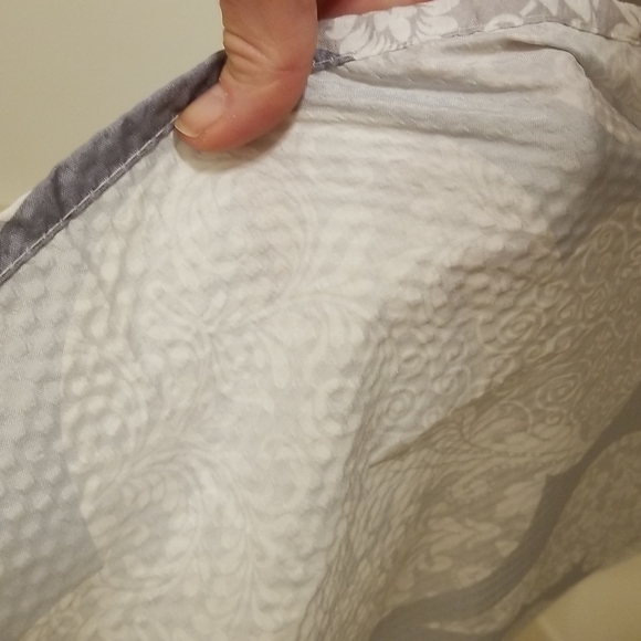 NWOT shower curtain. Grey & White - Picture 5 of 6